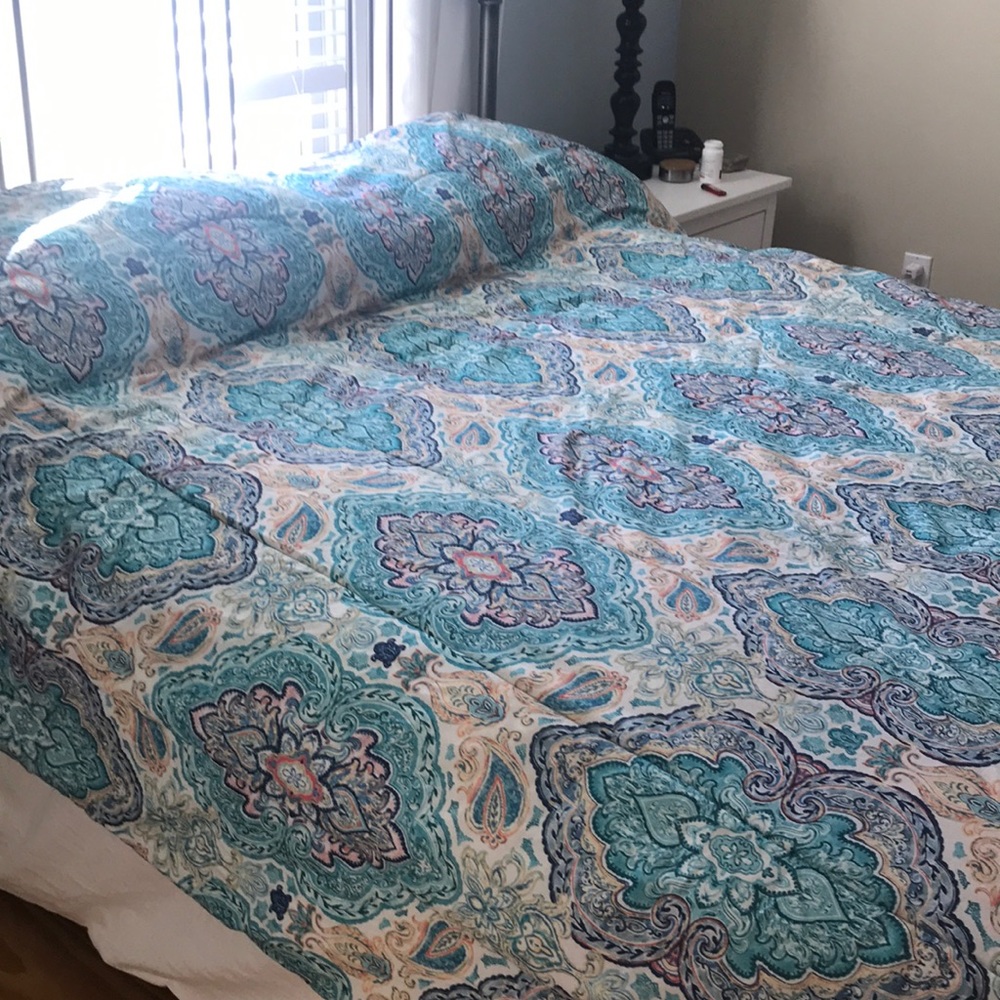 King Size Bed Cover with 4 Matching Pillowcases
